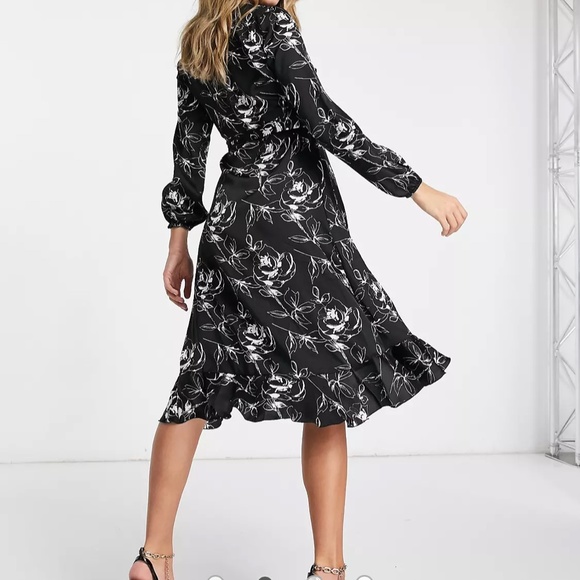 NWT Lipsy ASOS Black Satin Wrap Floral Dress - Picture 2 of 3
